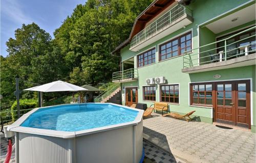 Cozy Home In Madzarevo With Kitchen