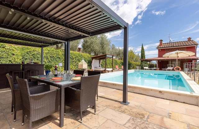 Acogedora casa en Montevarchi AR con.