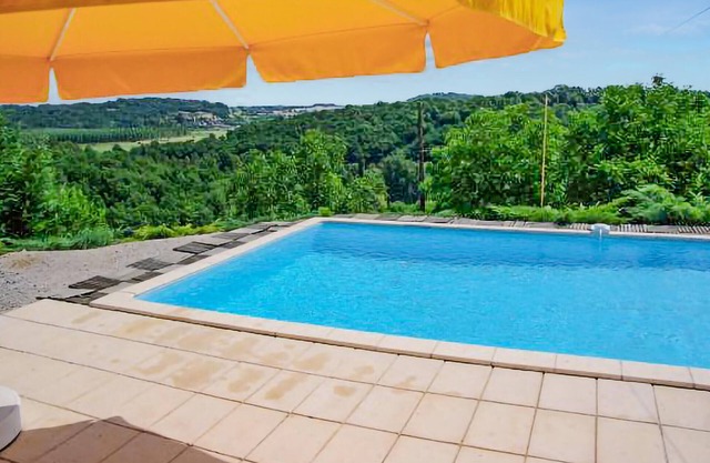 Acogedora casa en Montignac con cocina.