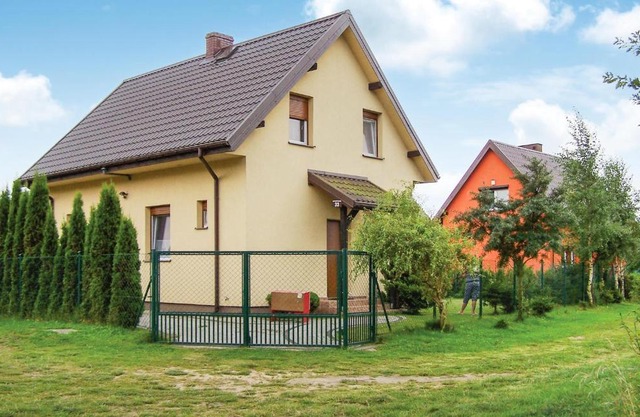 Cozy Home In Nowecin With Kitchen