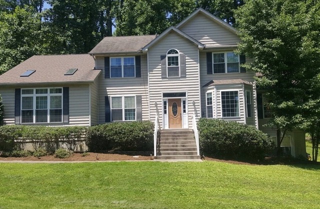 Cozy Home in Private Beach Community Close to City