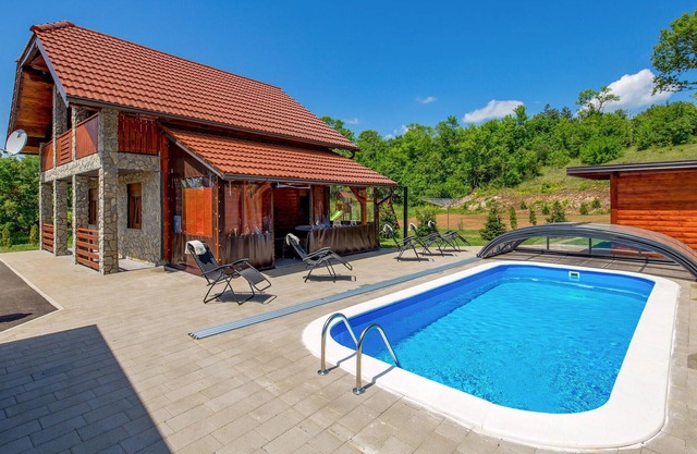 Increíble casa en Perusic con jacuzzi
