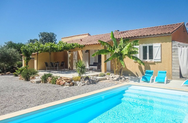 Acogedora casa en Salles d'Aude con.