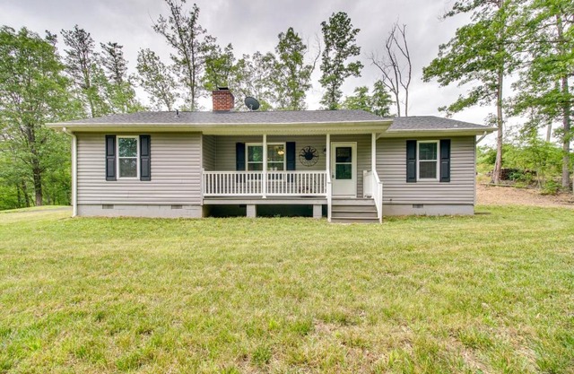 Cozy Home in Star Tannery with Private Backyard!