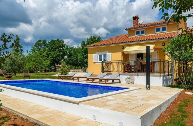 Acogedora casa en Stokovci con WiFi