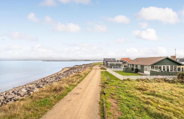 Cozy Home In Vinderup With Sauna