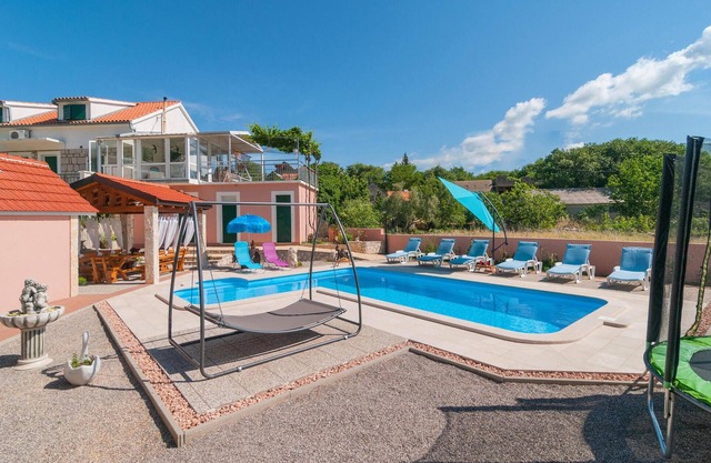 Acogedora casa en Zezevica con sauna