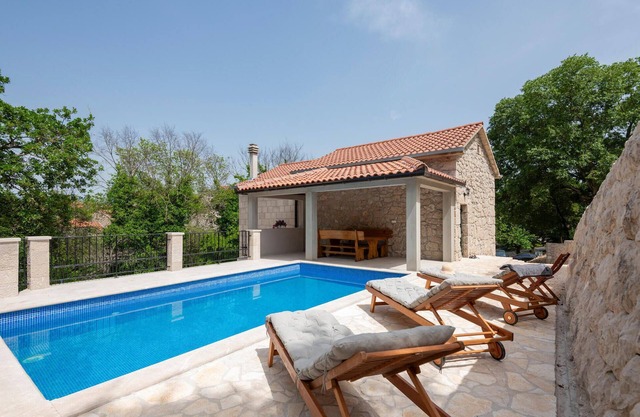 Acogedora casa en Zmijavci con cocina