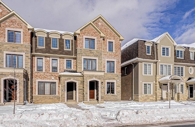 Cozy home located at central of Richmond Hill