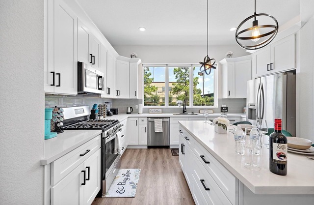 Cozy Home Nr Med Center, DT, Midtown | WiFi | BBQ