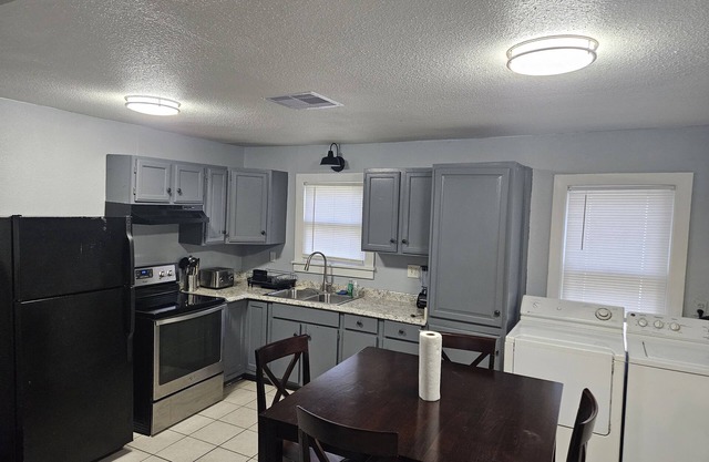 Cozy Home, quiet neighborhood, close to everything!