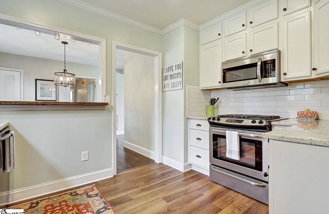 Cozy Home Quiet Neighborhood - 10 minutes to downtown Greenville