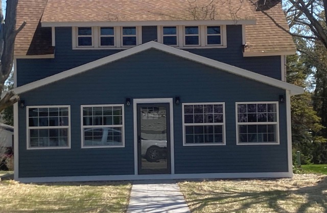 ¡NUEVO LISTADO! Acogedora casa renovada ubicada a pocos pasos de Crystal Lake