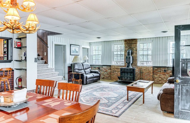 Cozy Home w/ Yard: Steps to Mississippi River