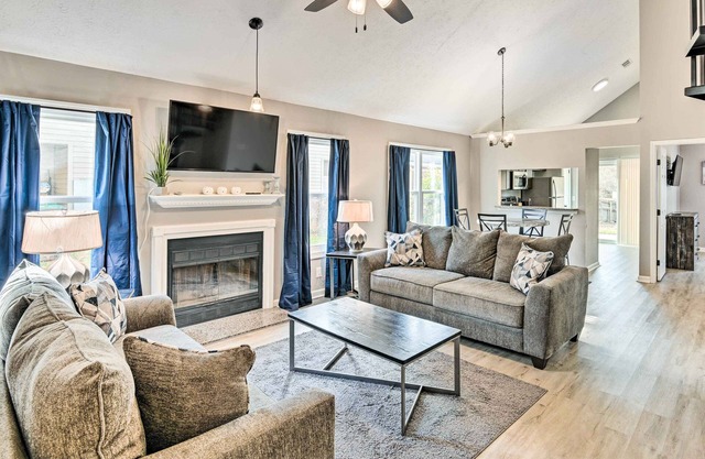 Cozy Home w/ Yard ~ 12 Mi to Dtwn Nashville!