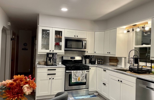 Cozy Home Walking Distance to the Stadium and Downtown! Kid and Pet Friendly.
