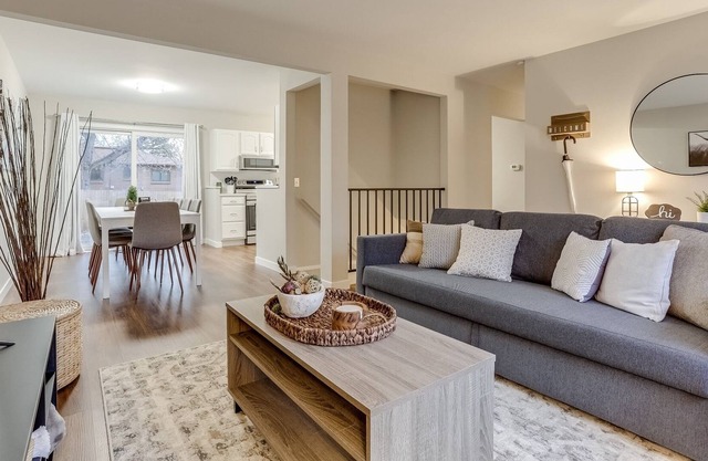 Cozy Home with Modern Vibes | Pet Friendly | Game Room |