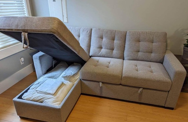 Cozy Home with New Furniture! Steps away from Downtown/UBC/Airport/Richmond