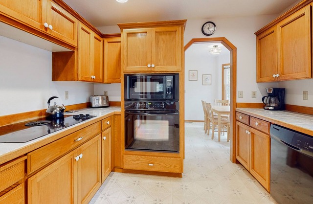 Cozy home with river access, private hot tub, wood stove, fireplace, & W/D
