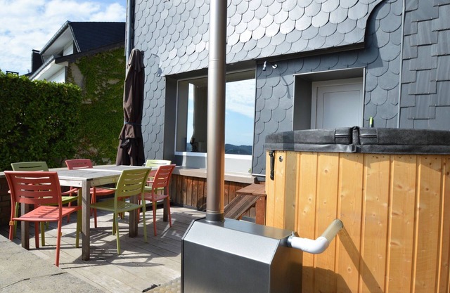 Cozy home with view and hottub