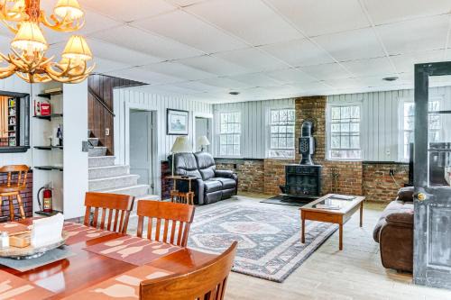 Cozy Home with Yard Steps to Mississippi River