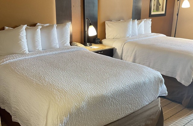 Cozy hotel suite in lovely Oklahoma City with WiFi, AC