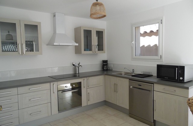 ACOGEDORA CASA DE 100 M² + PISCINA PRIVADA - COLLIAS. SUR DE FRANCIA
