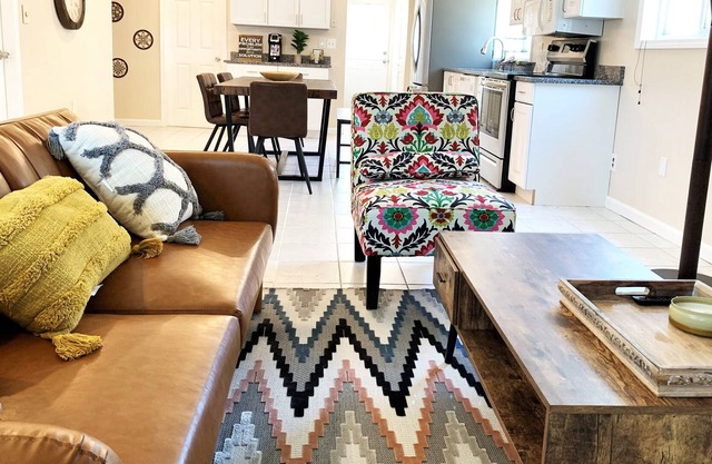 Cozy house - few minutes away to Royal OAK and Ferndale