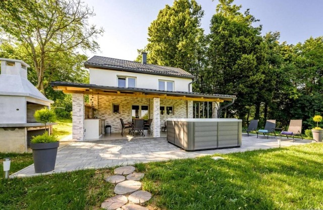 Cozy House In Nature With Hot Tub, Kelemen, Croatia