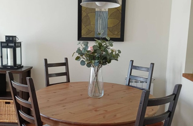 Casa familiar con patio y garaje en Villanúa, ideal para 8 personas