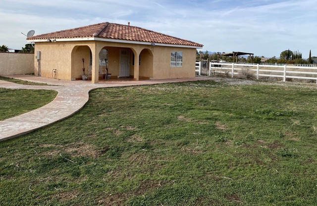 Cozy House in West Palmdale