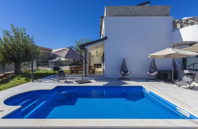 Acogedora casa con piscina y vistas al mar, terraza, WiFi, TV satélite