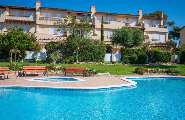 Casa con Piscina, Barbacoa, Terraza y Tenis a 5min de Playa Canyadell