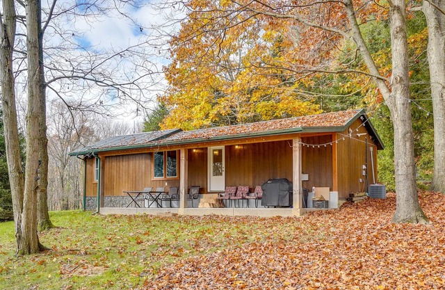 Cozy Howard Cabin: Hike, Hunt + Fish!