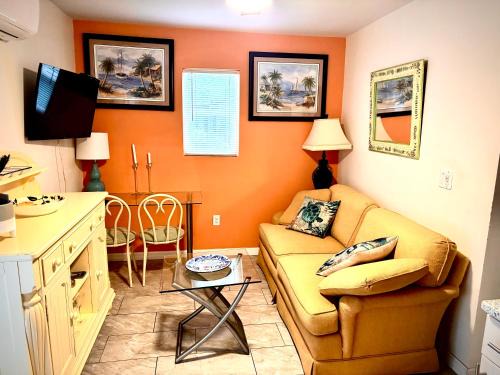 ~ Cozy In-law Apartment Close to Siesta Key ~