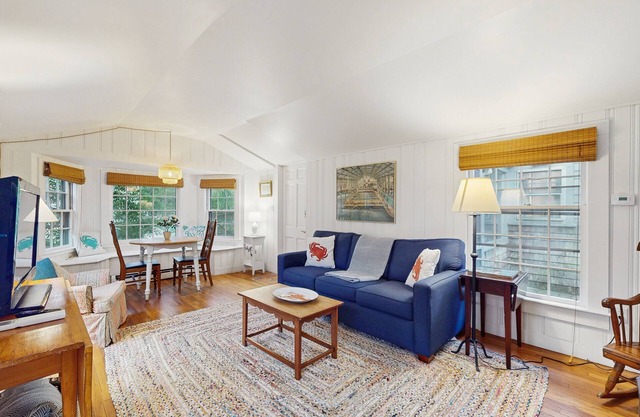 ¡NUEVO LISTADO! Acogedora suite de suegra con entretenimiento, cerca de Edgartown y la playa.