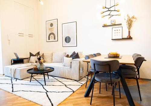 Cozy Industrial 8min Dancing House Apartment, Prague