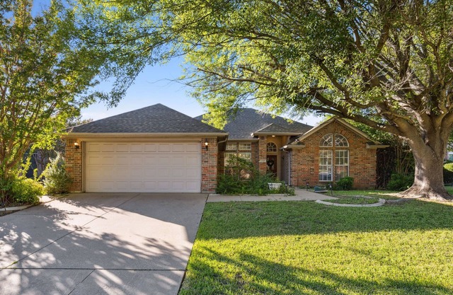 Cozy + Inviting 4BR Home in Arlington