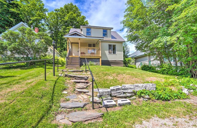 Cozy Ishpeming Cottage w/ Lake & Park Views!