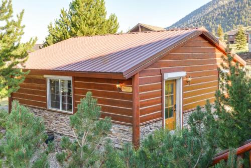 Cozy Island Park Cabin, 20 Mi to Yellowstone!