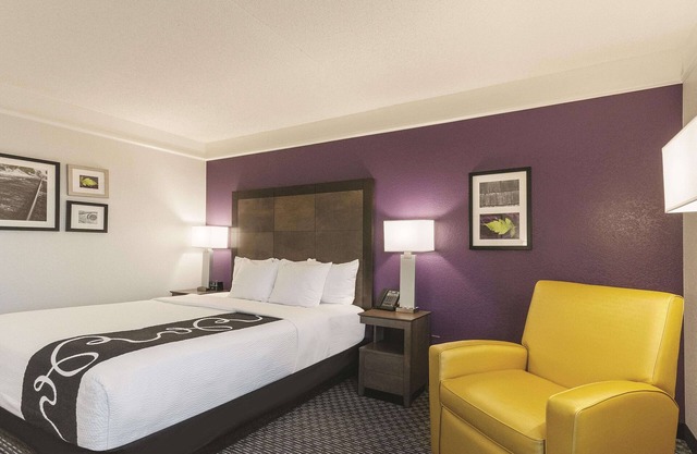 Cozy King Room at La Quinta Inns & Suites, Free Breakfast, Near Canyon View Park