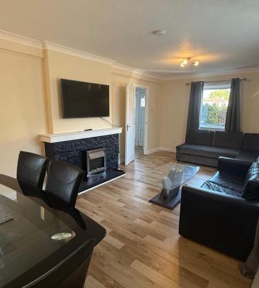 Cozy Kirkcaldy Hideaway - 3br House