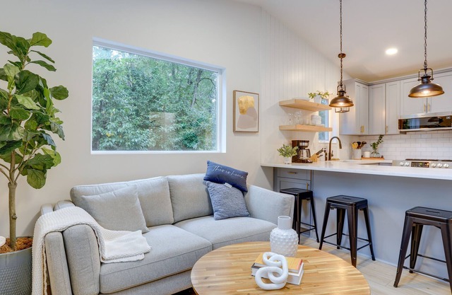Cozy Kirkland Cottage Near Saint Edward State Park
