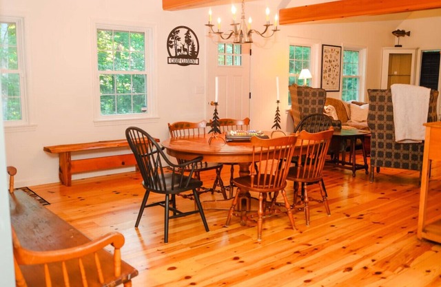 Cozy Knights Hill Home