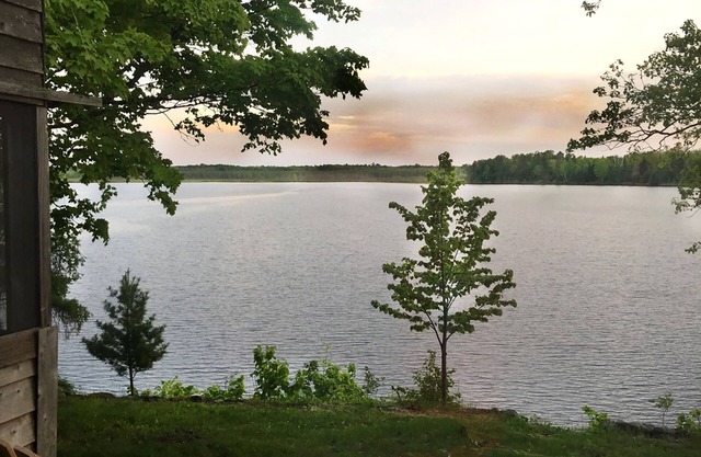 Acogedoras cabañas frente al lago para verano e invierno