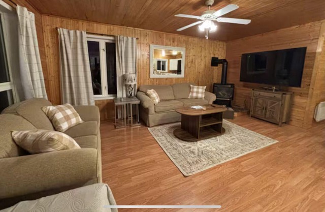 COZY LAKE FRONT COTTAGE ON NEPEWASSI LAKE