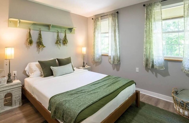 Lake House - French Riviera-Style: Sleeps 8.