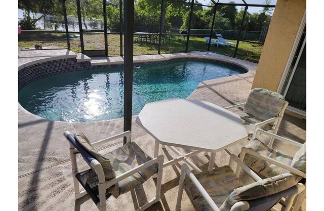 Cozy lake house with private heated pool near Disney