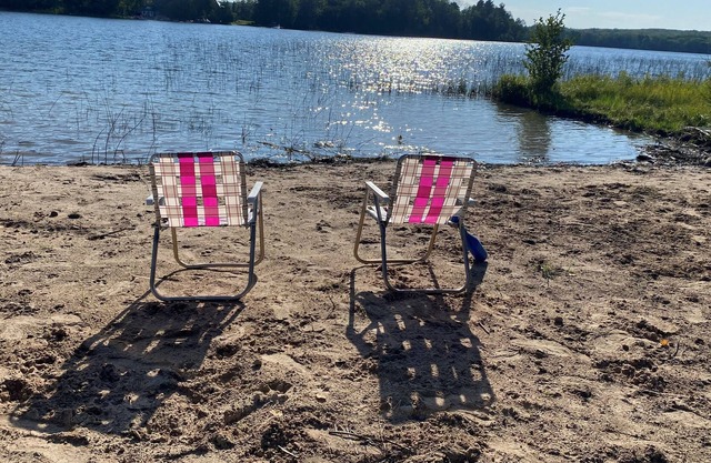 Cozy lake retreat on beautiful McCollum Lake - Pet Friendly!