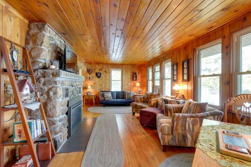 Cozy Lakefront Cabin with Indoor Gas Fireplace!